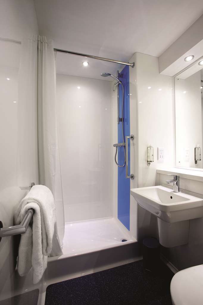 Travelodge Milton Keynes Old Stratford 객실 사진